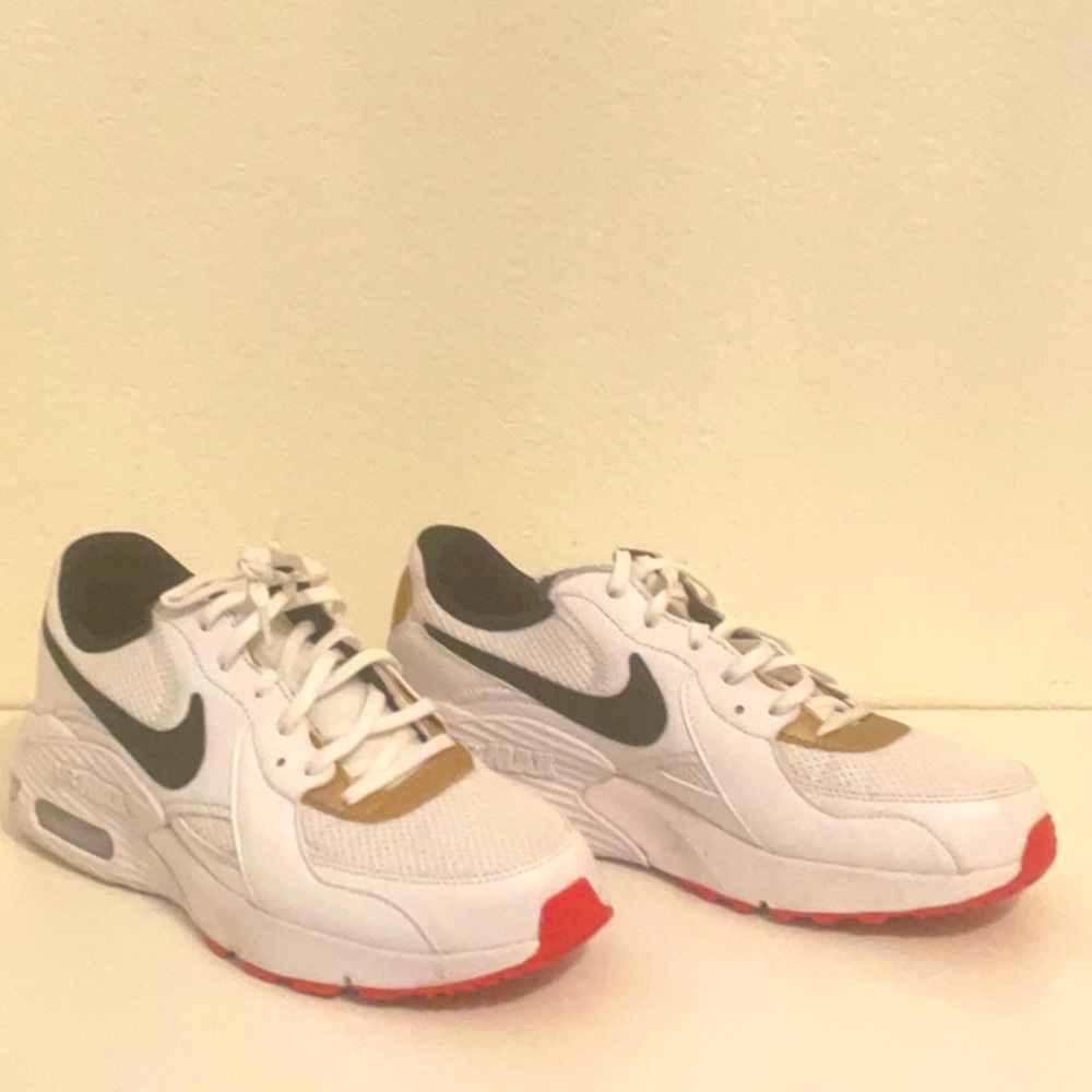 Women’s Nike Tennis Shoes